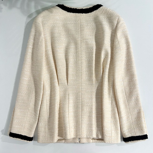 Chanel Cream Tweed Euro Button Jacket size 40 - Picture 10 of 12